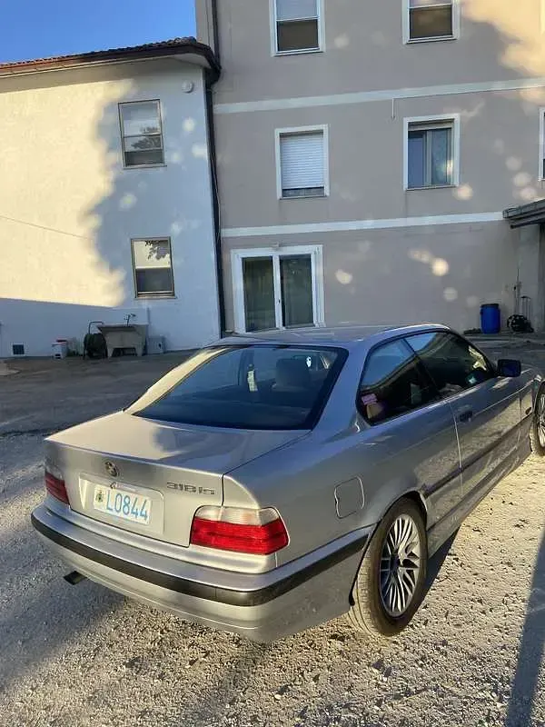 Usata BMW 318 140 CV (102 kW) 1996 Coupé