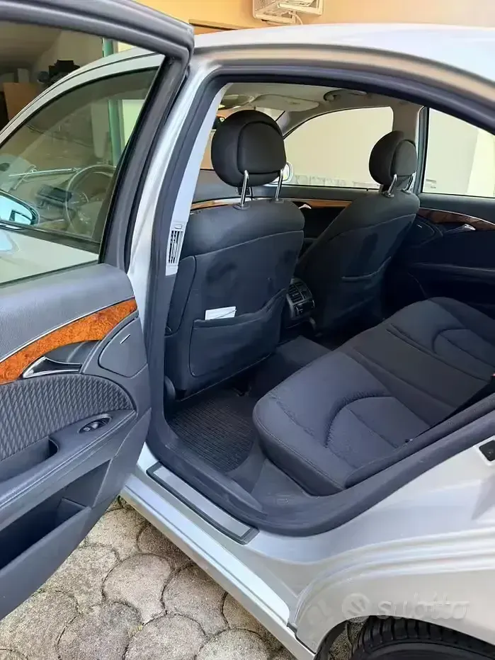 Usata Mercedes E220 143 CV (105 kW) 2005 Grigio Berlina