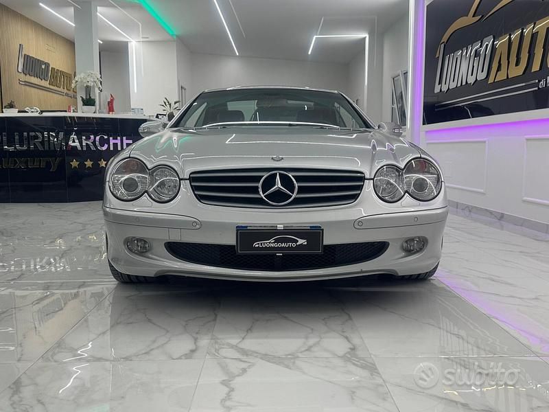 Usata Mercedes SL500 306 CV (225 kW) 2002 Grigio Cabrio