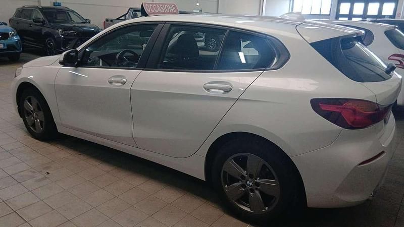 Usata BMW 118 Advantage 150 CV (110 kW) 2021 Bianco Utilitaria