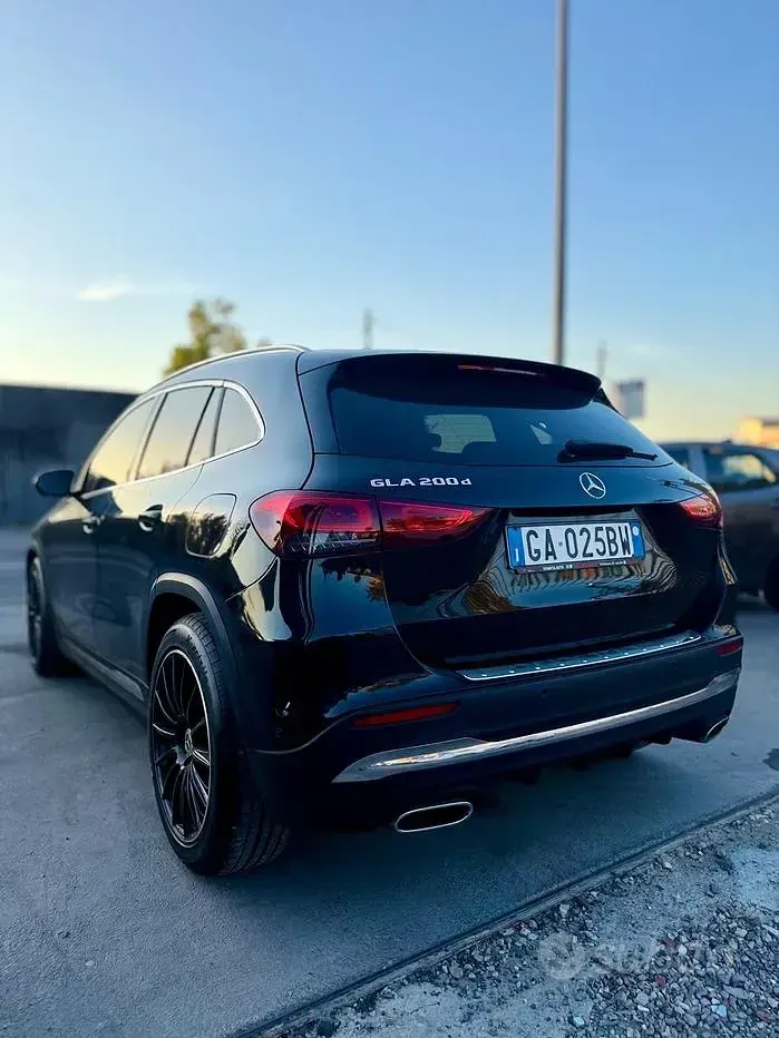 Usata Mercedes GLA200 AMG line 150 CV (110 kW) 2020 Nero SUV