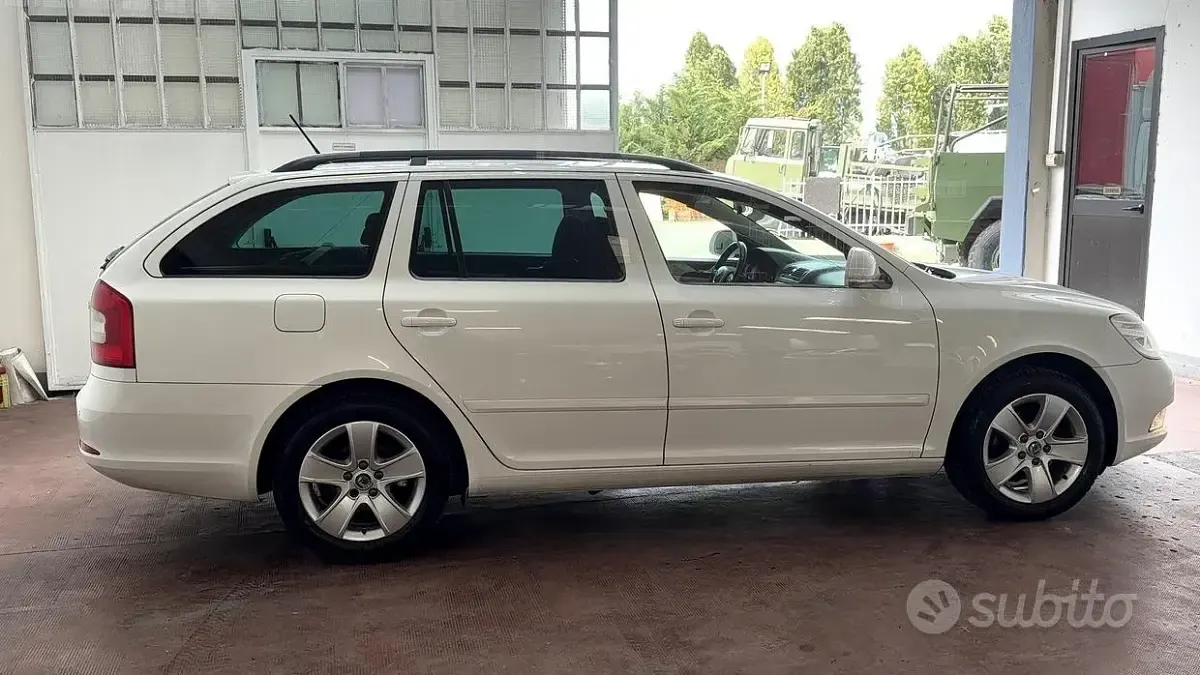 Usata Skoda Octavia Elegance 105 CV (77 kW) 2011 Bianco Station wagon