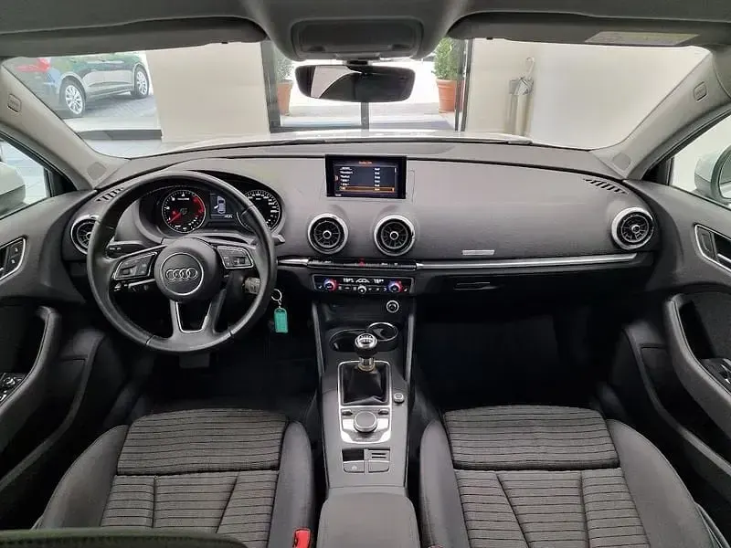 Usata Audi A3 Sportback Design 116 CV (85 kW) 2018 Bianco Utilitaria