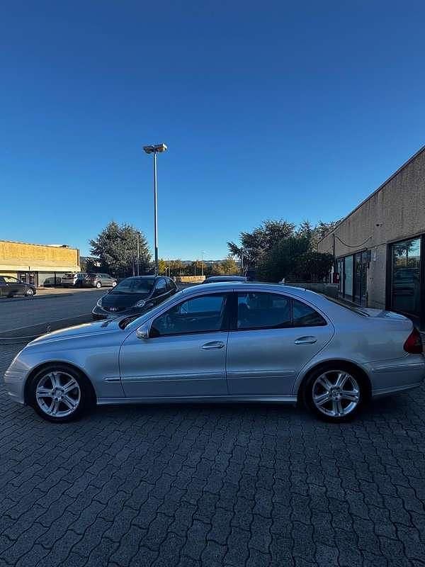 Usata Mercedes E280 Avantgarde 190 CV (139 kW) 2006 Grigio Berlina