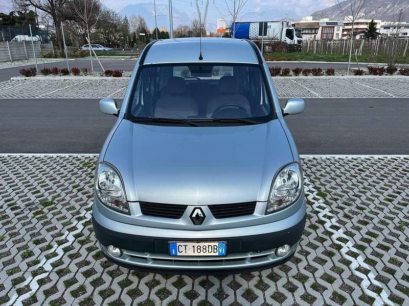 Usata Renault Kangoo Privilege 82 CV (60 kW) 2004 Argento Monovolume