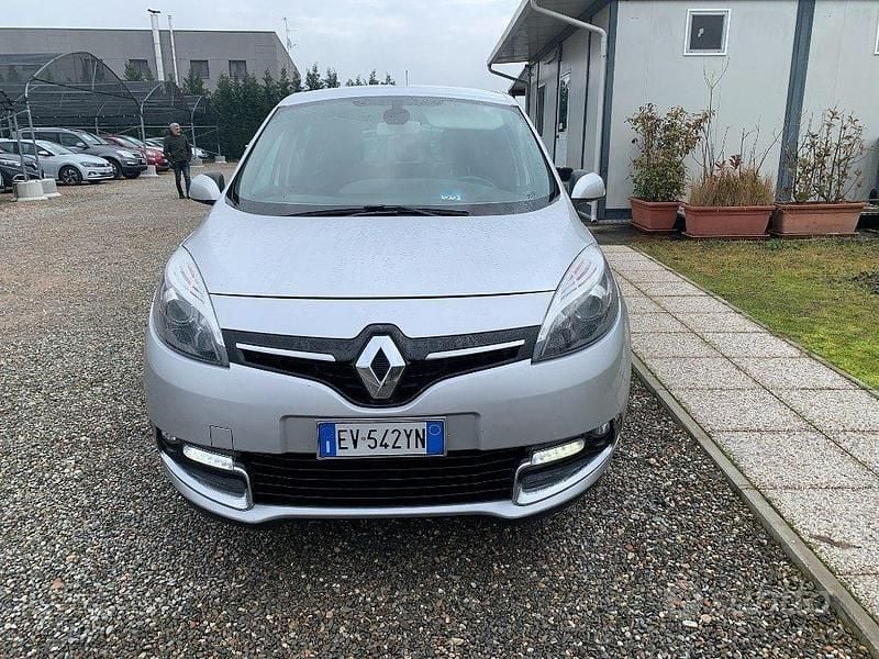 Usata Renault Scénic III 110 CV (80 kW) 2014 Grigio Monovolume