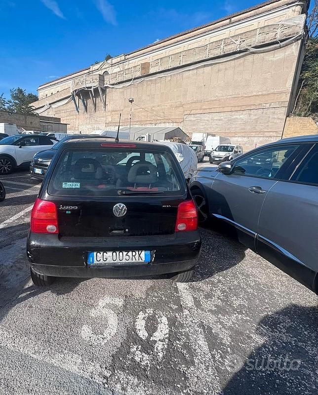 Nero Usata 2003 VW Lupo Due volumi | 950 € (Ottimo prezzo) - Immagine 1/4