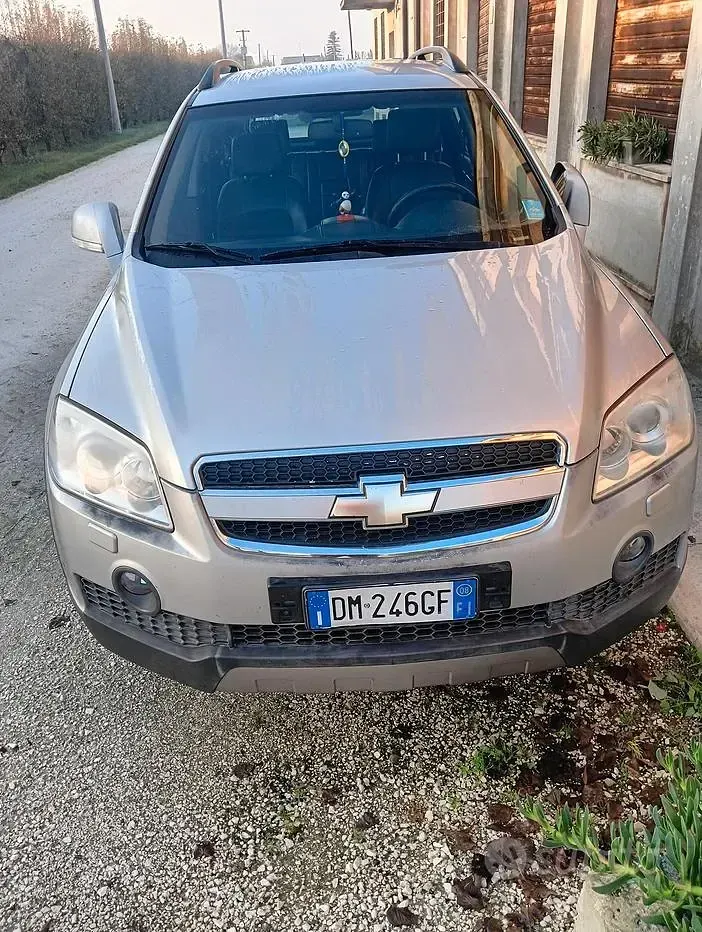 Usata Chevrolet Captiva 150 CV (110 kW) 2008 Grigio SUV