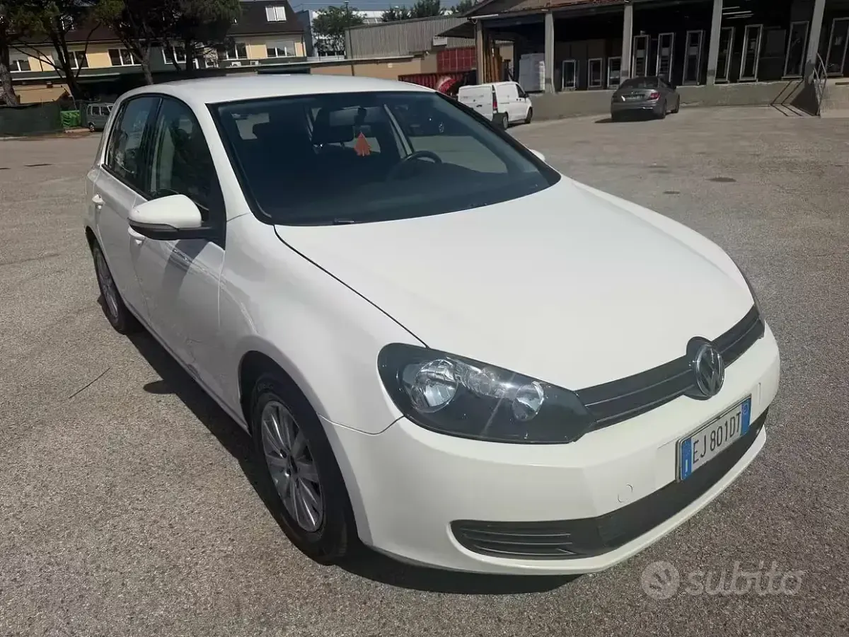 Usata VW Golf VI 105 CV (77 kW) 2011 Bianco Berlina