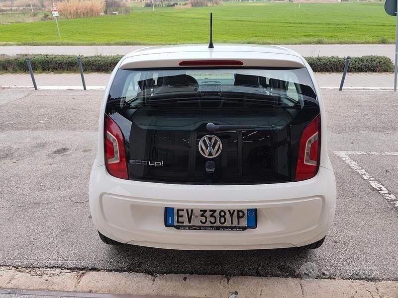 Usata VW up! Move 68 CV (50 kW) 2014 Bianco Utilitaria