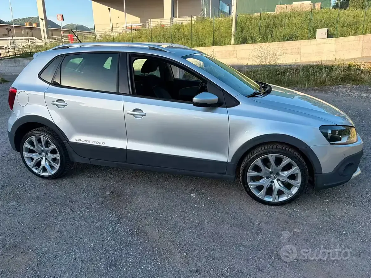 Usata VW Polo Cross 90 CV (66 kW) 2016 Grigio Utilitaria