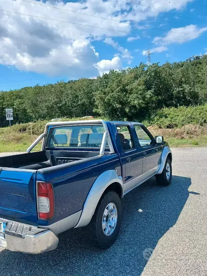 Usata Nissan Navara 133 CV (97 kW) 2003 Bluazzurro Pick-up