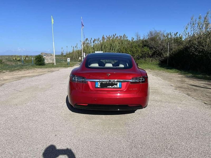 Usata Tesla Model S 158 kW (215 CV) 2020 Rosso Utilitaria