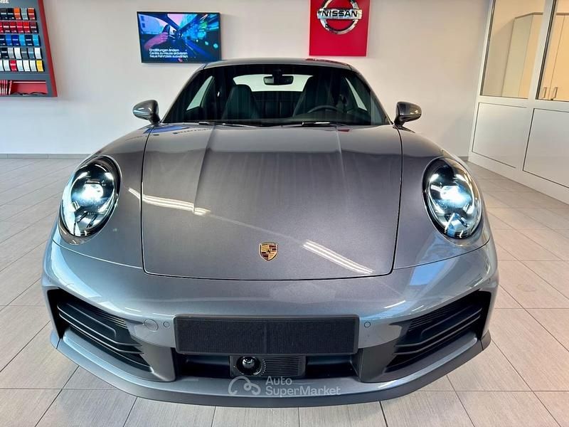Begagnad Porsche 911 Carrera 394 HK (289 kW) 2024 Grå Sportkupé