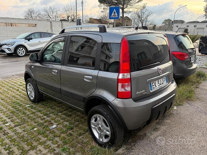 Usata Fiat Panda 4x4 Climbing 74 CV (54 kW) 2012 Grigio Utilitaria