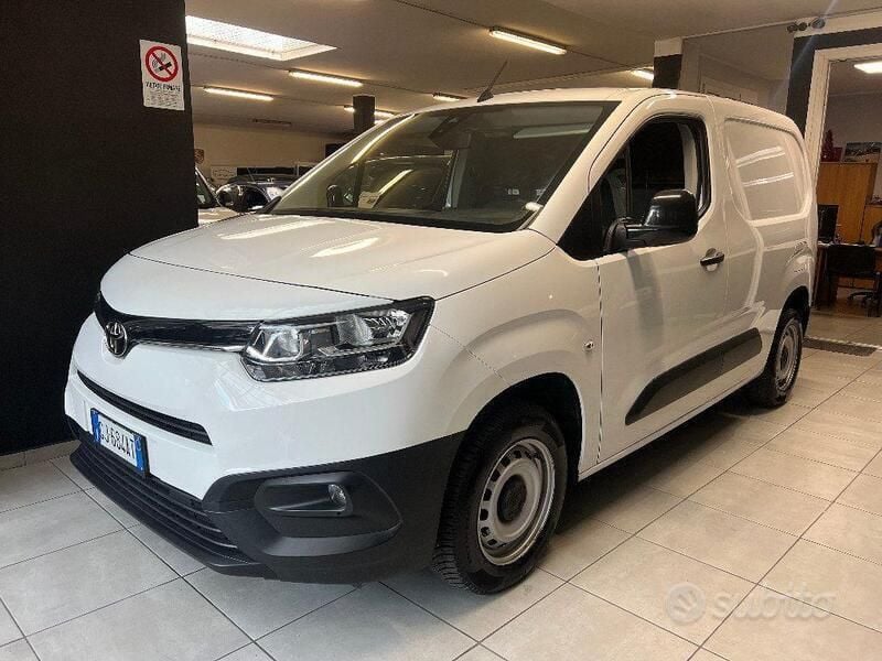 Usata Toyota Proace City City 102 CV (75 kW) 2022 Bianco Monovolume
