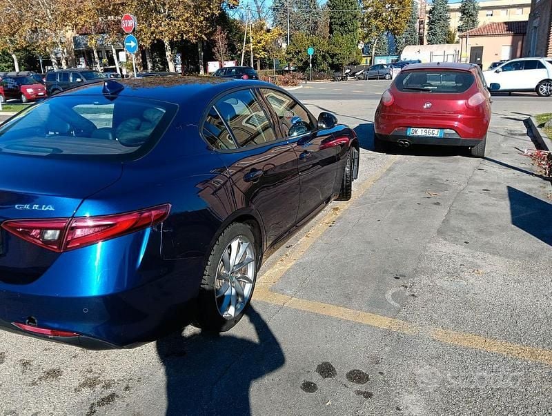 Usata Alfa Romeo Giulia 160 CV (117 kW) 2018 Blu Berlina
