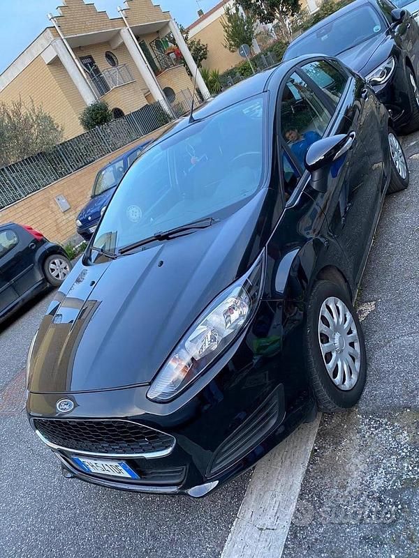 Usata Ford Fiesta 82 CV (60 kW) 2017 Nero Berlina