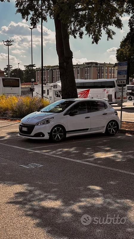 Usata Peugeot 208 82 CV (60 kW) 2017 Bianco Utilitaria