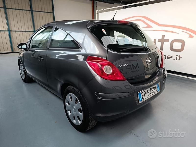 Usata Opel Corsa 86 CV (63 kW) 2013 Grigio Berlina