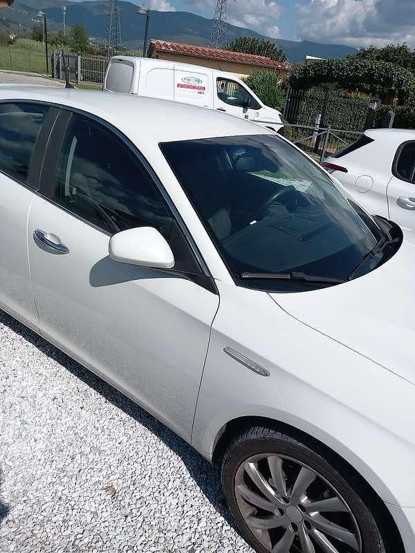 Usata Alfa Romeo Giulietta Distinctive 109 CV (80 kW) 2015 Bianco Utilitaria