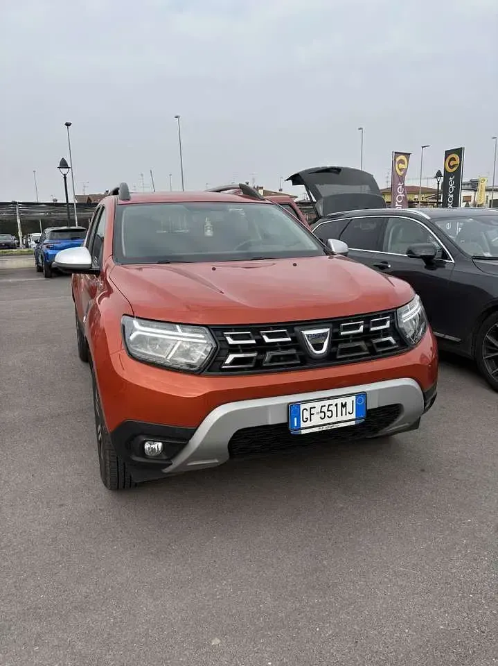 Usata Dacia Duster Prestige 101 CV (74 kW) 2021 Arancione SUV