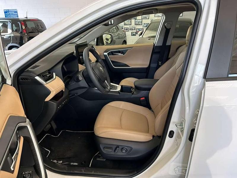 Usata Toyota RAV4 Hybrid Lounge 222 CV (163 kW) 2024 Bianco SUV
