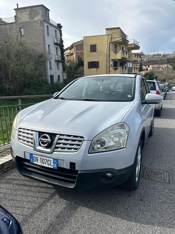 Argento Usata 2009 Nissan Qashqai Tekna SUV | 3990 € (Buon prezzo) - Immagine 1/4