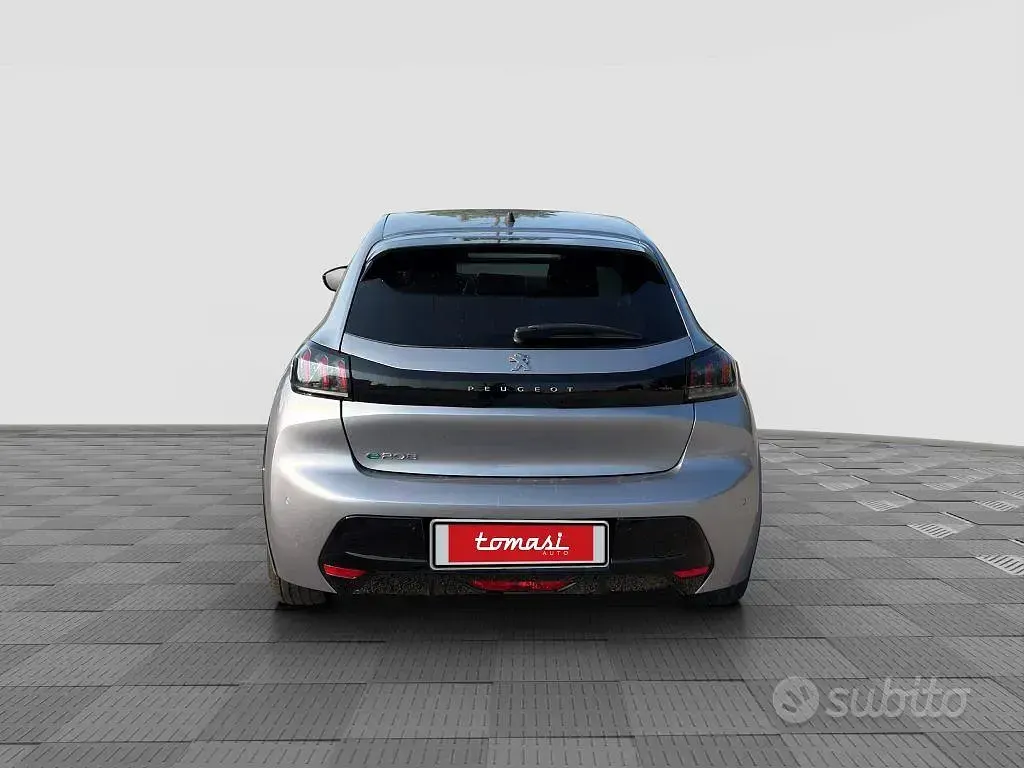 Usata Peugeot e-208 Allure 56 kW (77 CV) 2022 Grigio Utilitaria