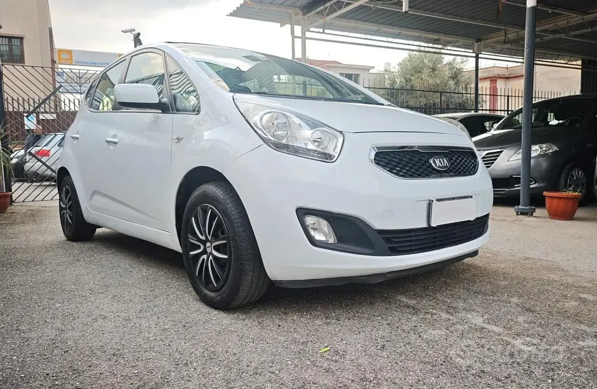 Usata Kia Venga 90 CV (66 kW) 2013 Bianco Utilitaria