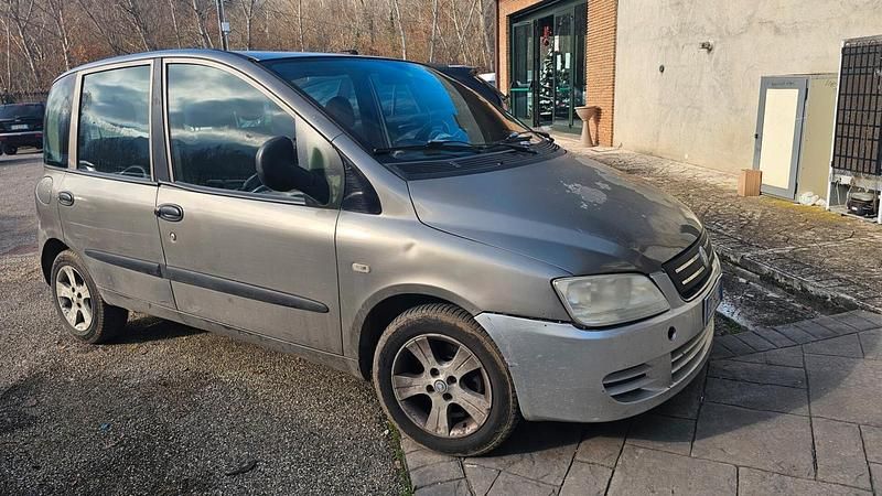 Usata Fiat Multipla Dynamic 119 CV (87 kW) 2006 Argento Monovolume
