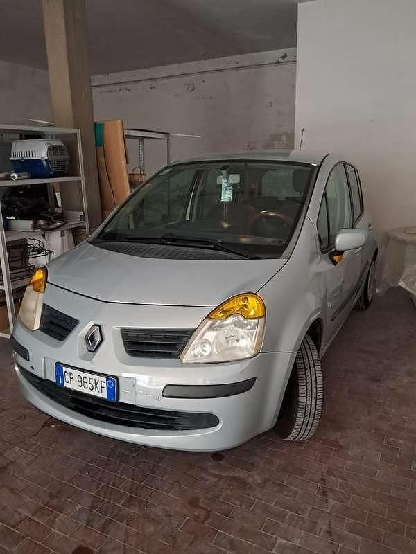Usata Renault Modus Expression 75 CV (55 kW) 2005 Beige Monovolume