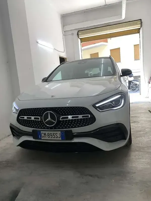 Usata Mercedes GLA200 Premium 163 CV (119 kW) 2023 Bianco SUV