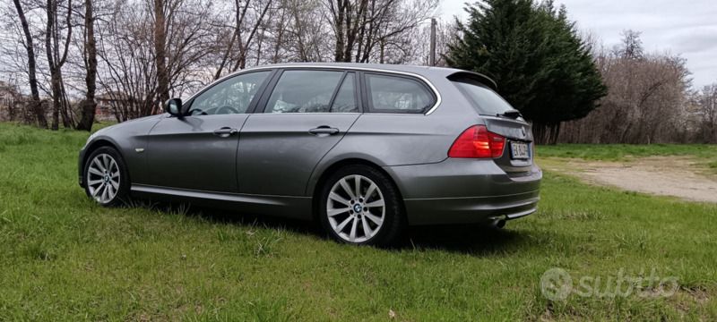 Usata BMW 318 143 CV (105 kW) 2011 Grigio Station wagon