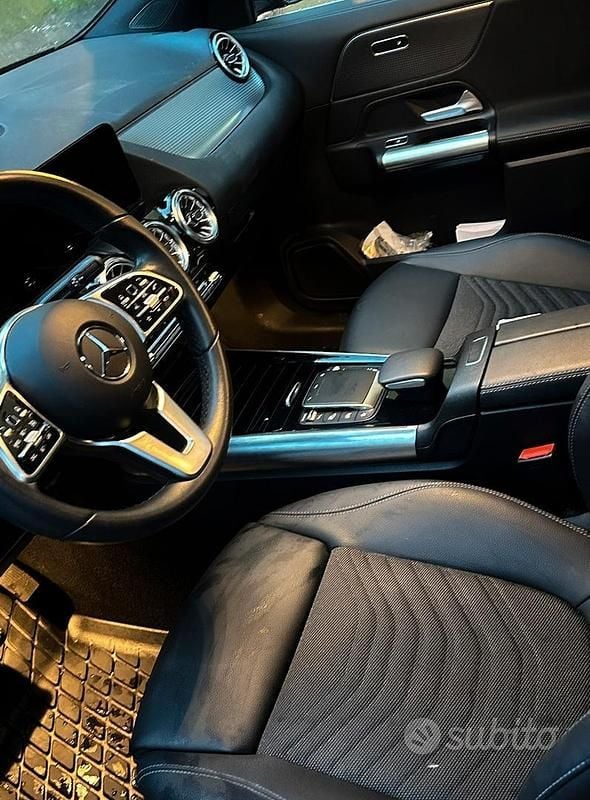 Usata Mercedes GLA180 136 CV (100 kW) 2023 Nero SUV