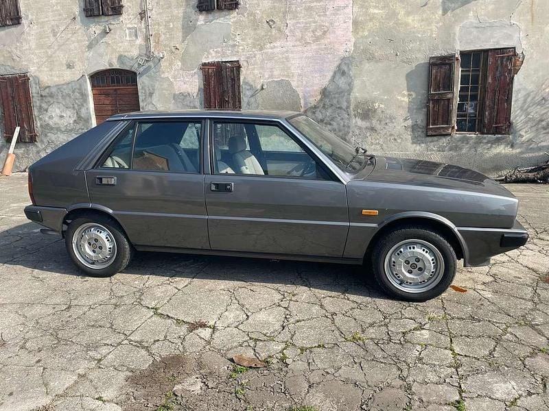 Usata Lancia Delta 105 CV (77 kW) 1983 Grigio Utilitaria