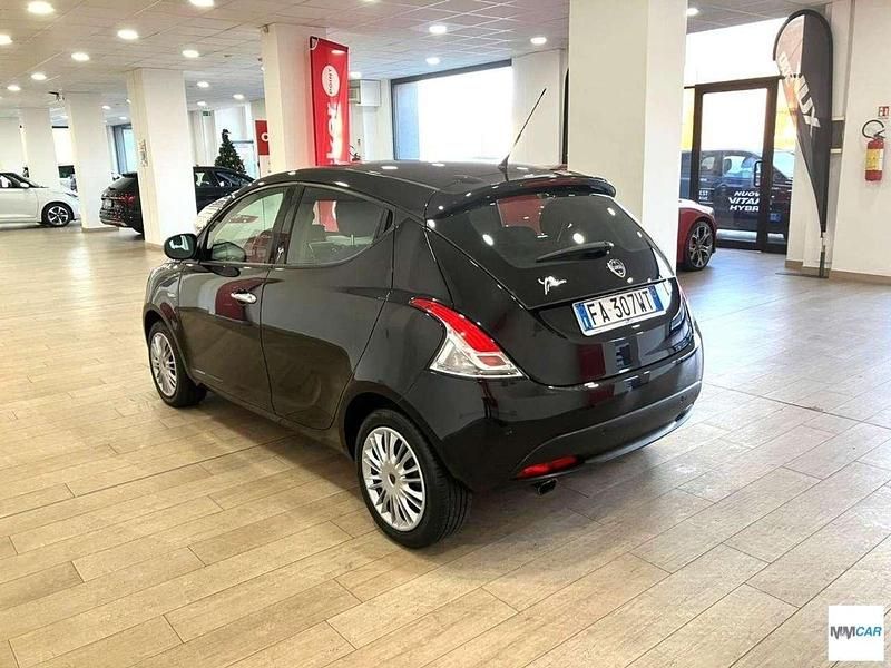 Usata Lancia Ypsilon Gold 69 CV (50 kW) 2015 Nero Utilitaria