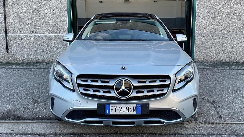 Usata Mercedes GLA180 Premium 122 CV (89 kW) 2019 Grigio SUV