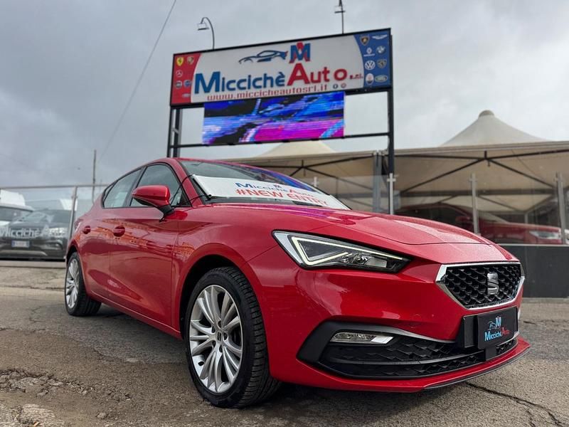 Rosso Usata 2023 Seat Leon Style Tre volumi | 20.900 € (Buon prezzo) - Immagine 1/4