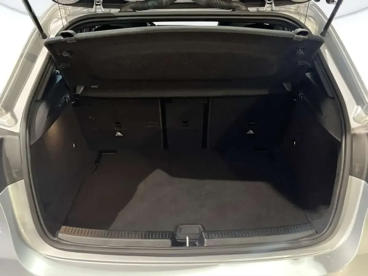 Usata Mercedes A180 Advanced 136 CV (100 kW) 2025 Argento hightech Berlina