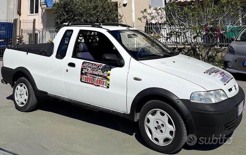 Usata Fiat Strada 80 CV (58 kW) 2003 Bianco Pick-up