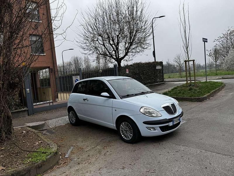 Usata Lancia Ypsilon 60 CV (44 kW) 2004 Utilitaria