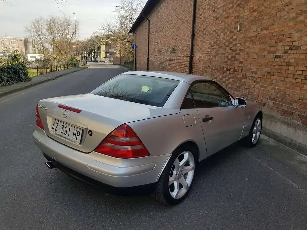 Usata Mercedes SLK200 192 CV (141 kW) 1999 Argento Cabrio