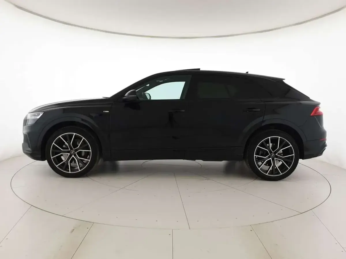 Usata Audi Q8 Sport 286 CV (210 kW) 2023 Nero mito metallizzato SUV