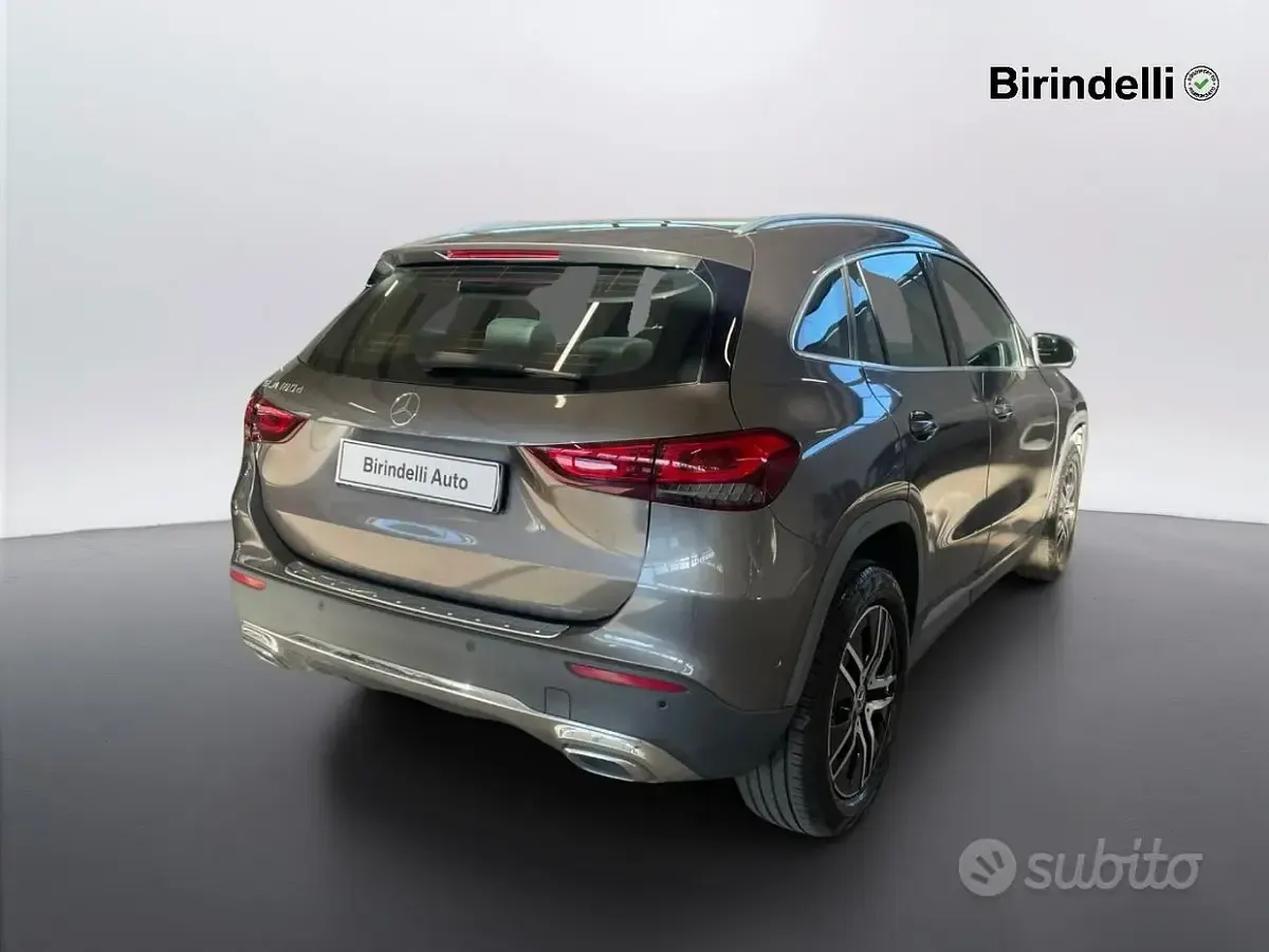 Usata Mercedes GLA180 116 CV (85 kW) 2022 Grigio SUV