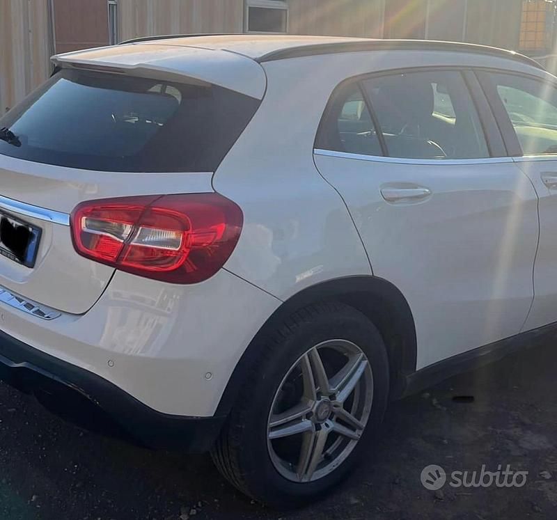Usata Mercedes GLA200 136 CV (100 kW) 2017 Bianco SUV