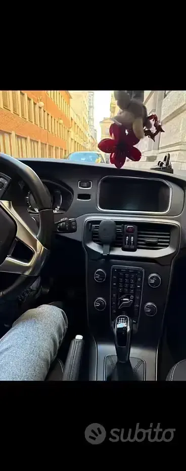 Usado Volvo V40 120 CV (88 kW) 2018 Negro Berlina