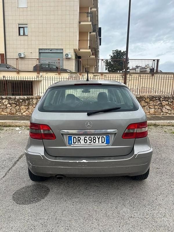 Usata Mercedes B180 108 CV (79 kW) 2005 Grigio Monovolume