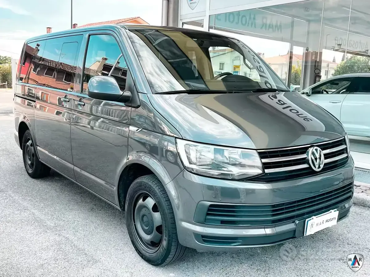 Usata VW Caravelle Comfortline 150 CV (110 kW) 2016 Grigio Furgone
