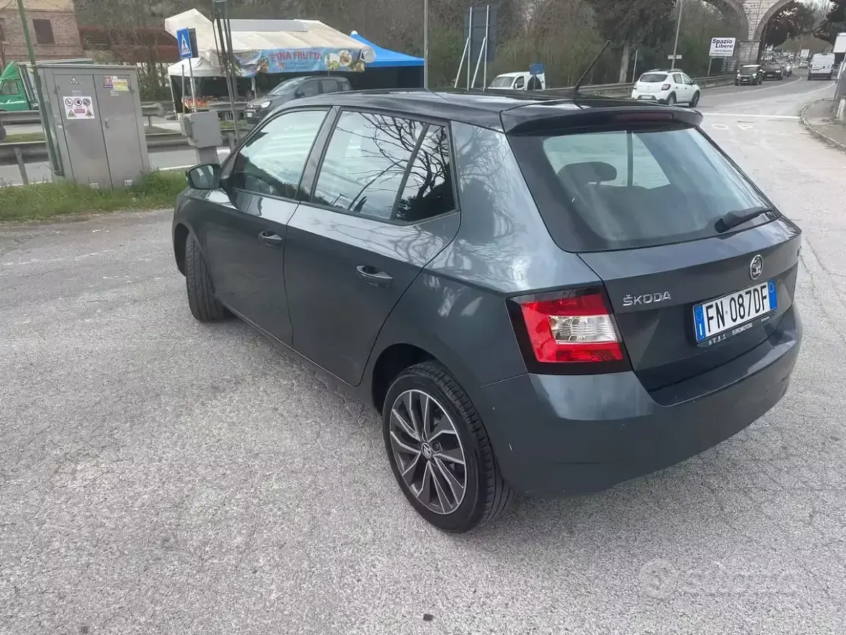 Usata Skoda Fabia Active 75 CV (55 kW) 2018 Grigio Berlina
